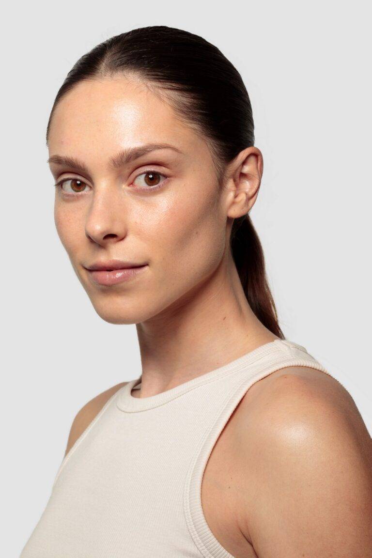 Femme à la peau sèche et terne avant un soin Hydrafacial chez Maelis